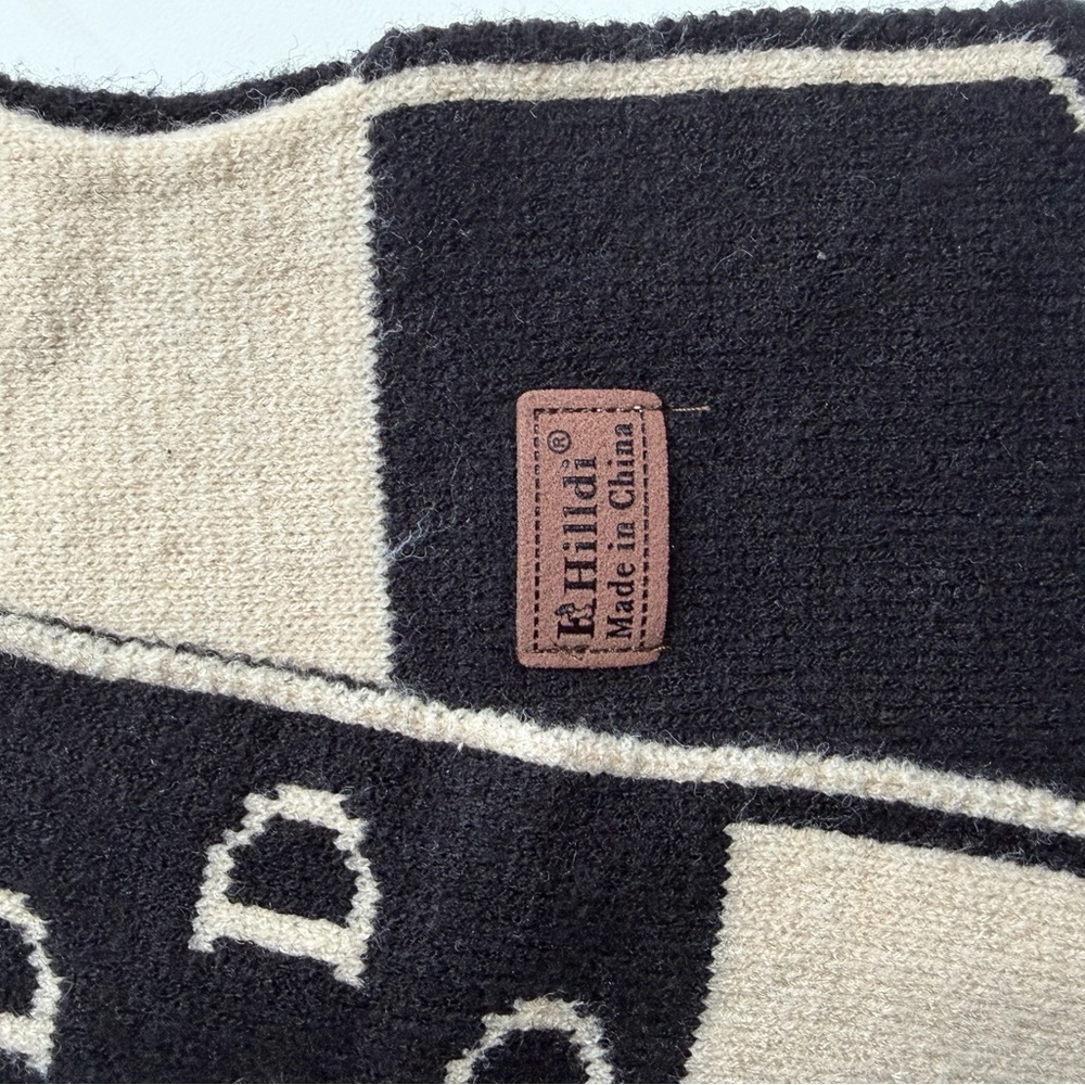 Black and Cream Scarf with D Pattern - Picture 5 of 8